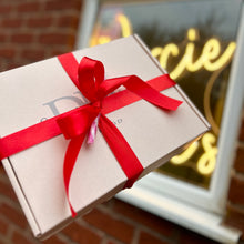Load image into Gallery viewer, Festive Cookie Box