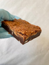 Load image into Gallery viewer, Lotus Biscoff brownie slice
