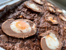Load image into Gallery viewer, Creme Egg Brownie tray
